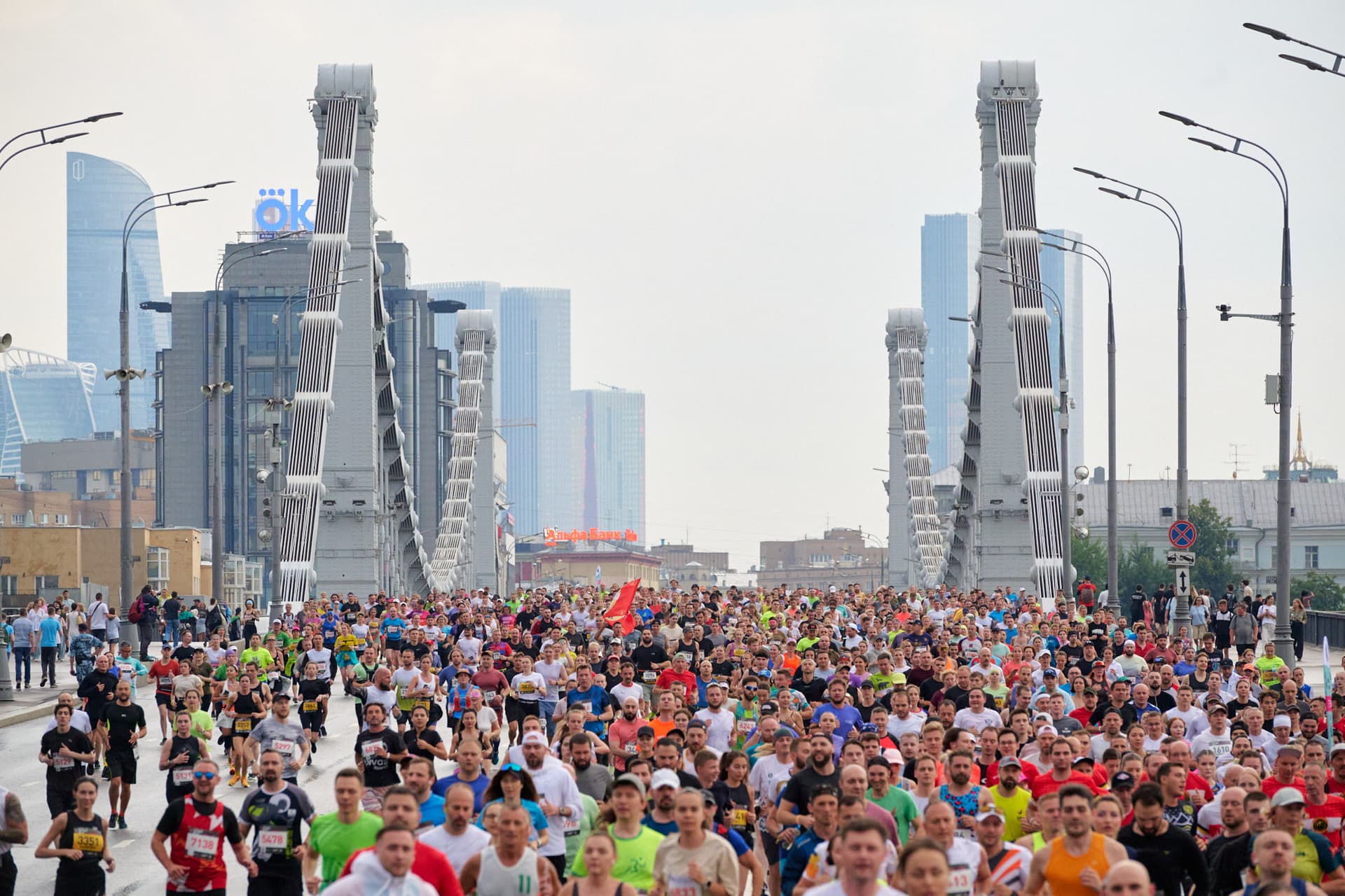 Участники Big Run Fest на городском маршруте